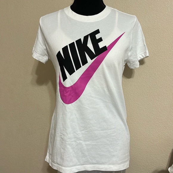 Nike Shirt - Picture 1 of 3